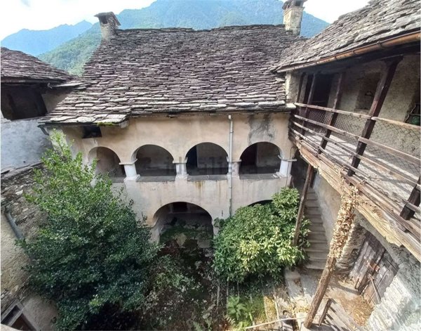 casa indipendente in vendita a Piedimulera in zona Cimamulera