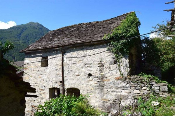 casa indipendente in vendita a Piedimulera