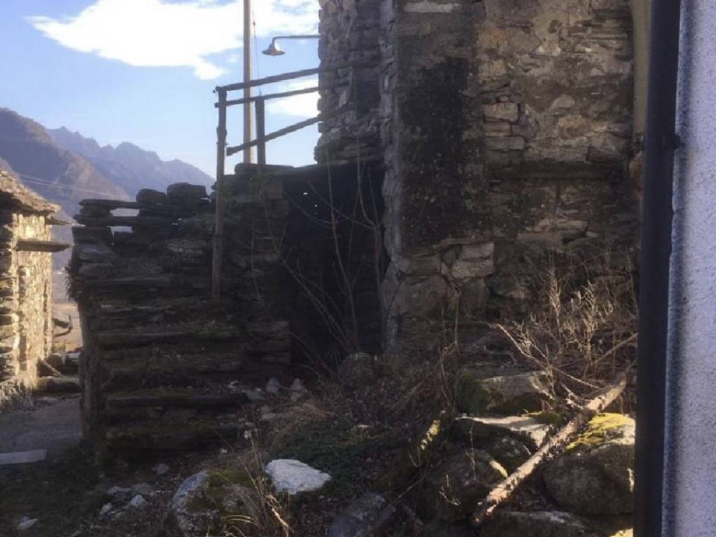 casa indipendente in vendita a Pieve Vergonte