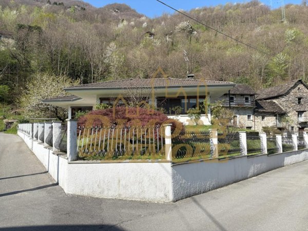 casa indipendente in vendita a Pieve Vergonte