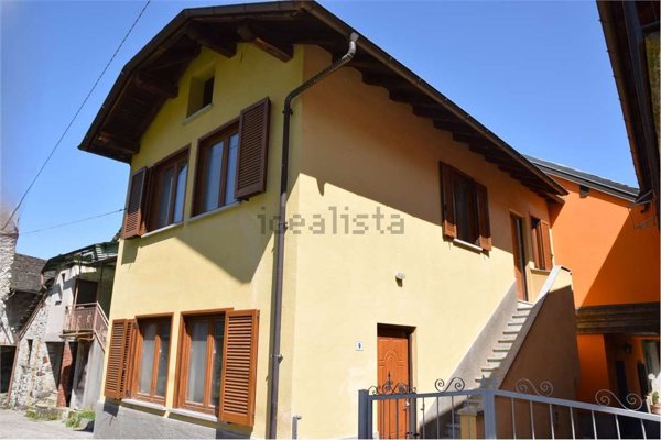 casa indipendente in vendita a Pieve Vergonte in zona Loro