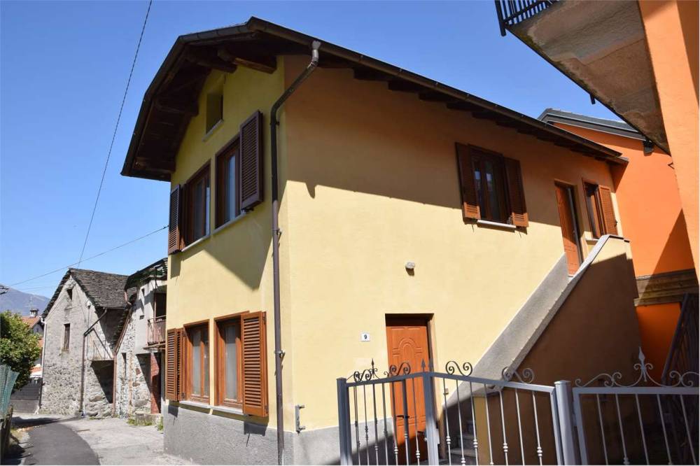 casa indipendente in vendita a Pieve Vergonte in zona Loro