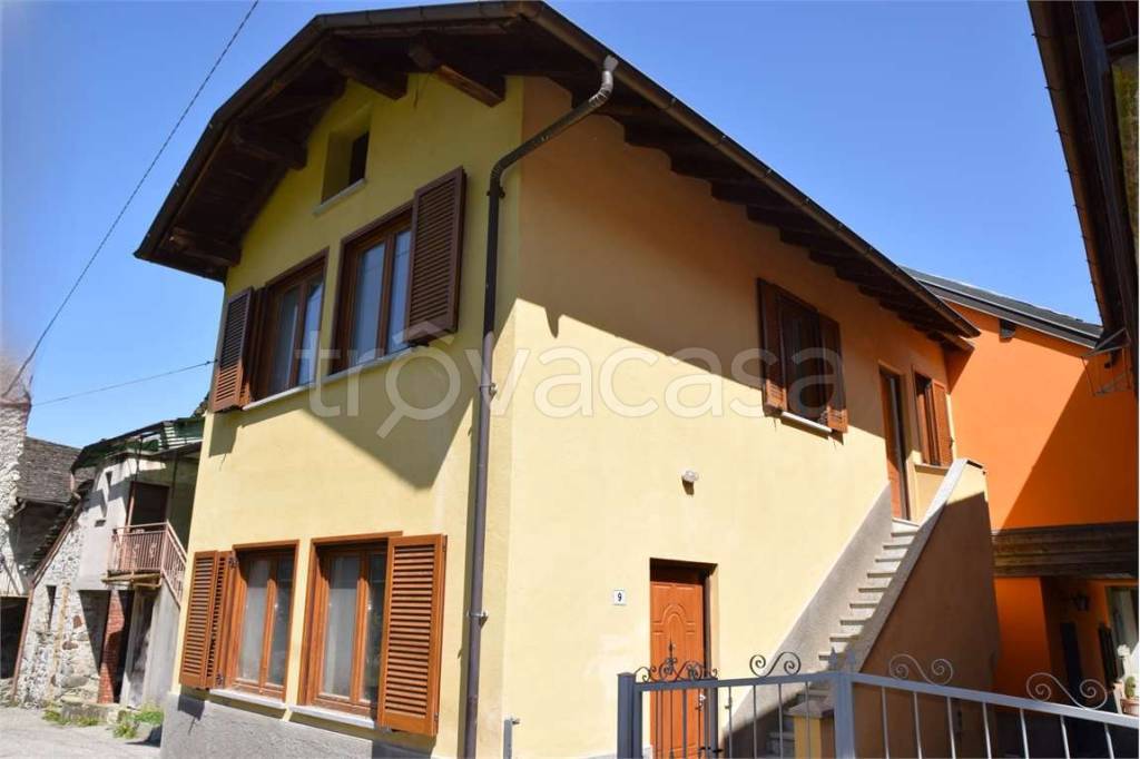casa indipendente in vendita a Pieve Vergonte in zona Loro