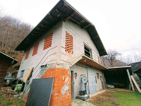 locale commerciale in vendita a Pieve Vergonte