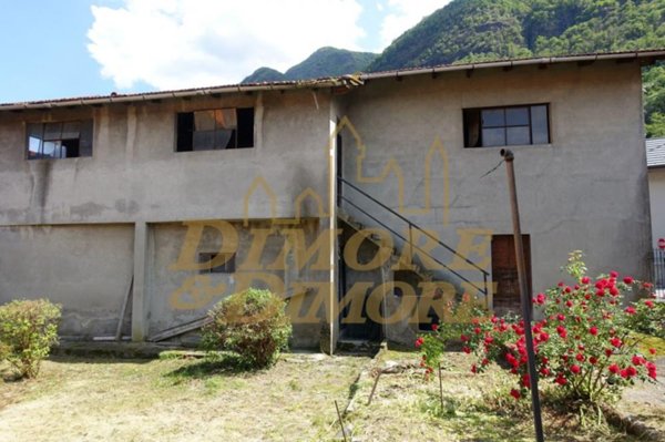 casa indipendente in vendita a Pieve Vergonte in zona Rumianca