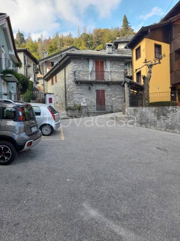 casa indipendente in vendita a Premeno in zona Pian di Sole