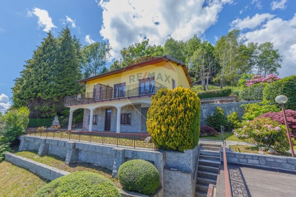 casa indipendente in vendita a Premeno in zona Pian di Sole
