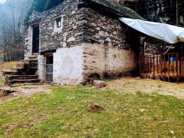 casa indipendente in vendita a Premia