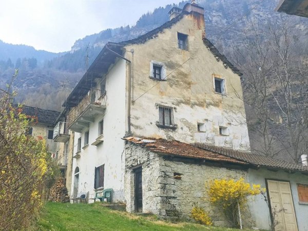 casa indipendente in vendita a Premia in zona Piazza