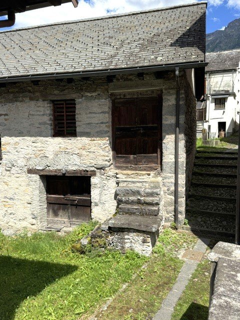 casa indipendente in vendita a Premia in zona Piazza