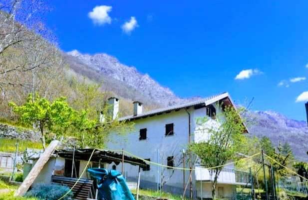 casa indipendente in vendita a Premosello-Chiovenda in zona Colloro