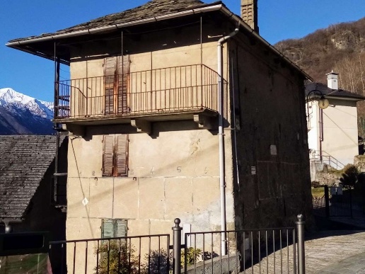 casa indipendente in vendita a Premosello-Chiovenda in zona Colloro