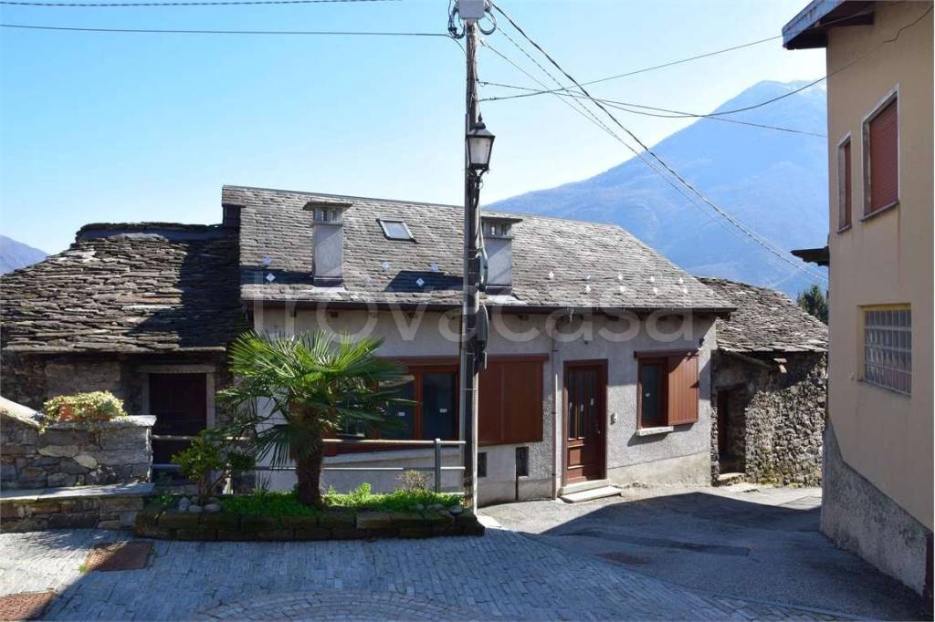 casa indipendente in vendita a Premosello-Chiovenda in zona Cuzzago