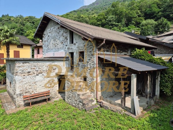 casa indipendente in vendita a Premosello-Chiovenda in zona Cuzzago