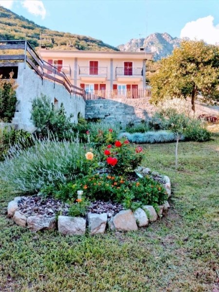 casa indipendente in vendita a Premosello-Chiovenda in zona Colloro