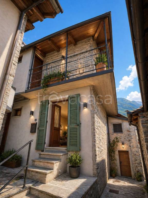 casa indipendente in vendita a Premosello-Chiovenda in zona Colloro