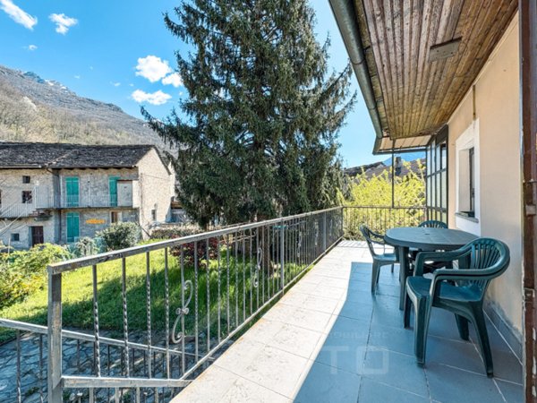 casa indipendente in vendita a Premosello-Chiovenda in zona Colloro