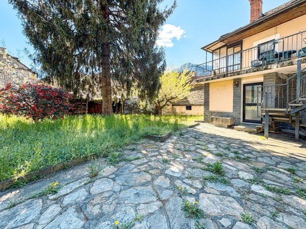 casa indipendente in vendita a Premosello-Chiovenda in zona Colloro