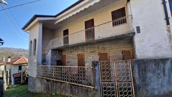 casale in vendita a Quarna Sopra