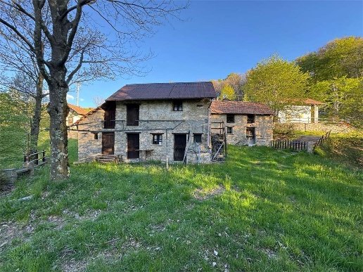 casale in vendita a Quarna Sotto