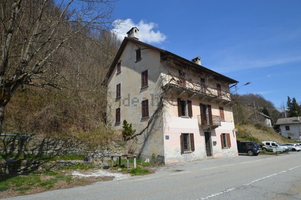 casa indipendente in vendita a Re