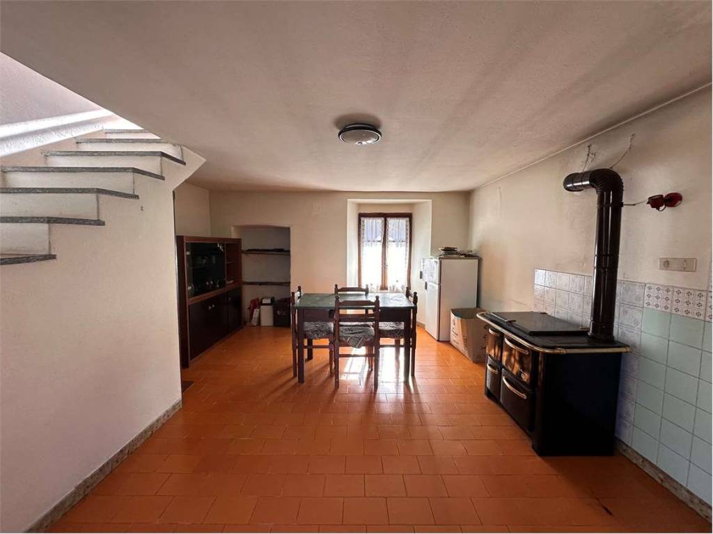 casa indipendente in vendita a Re