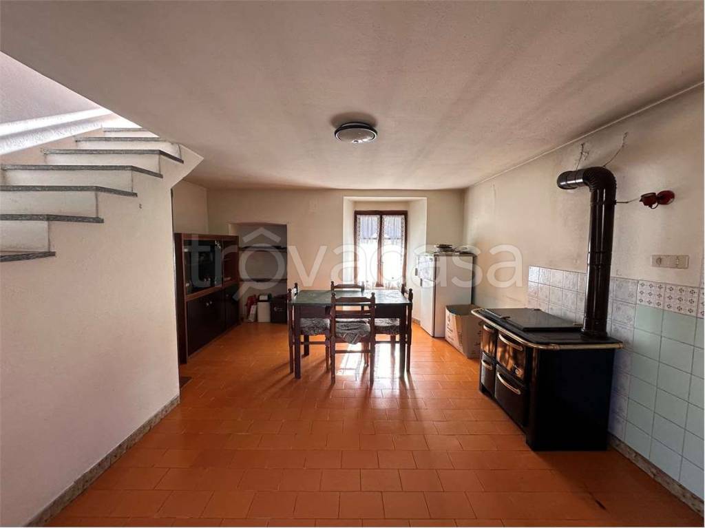 casa indipendente in vendita a Re