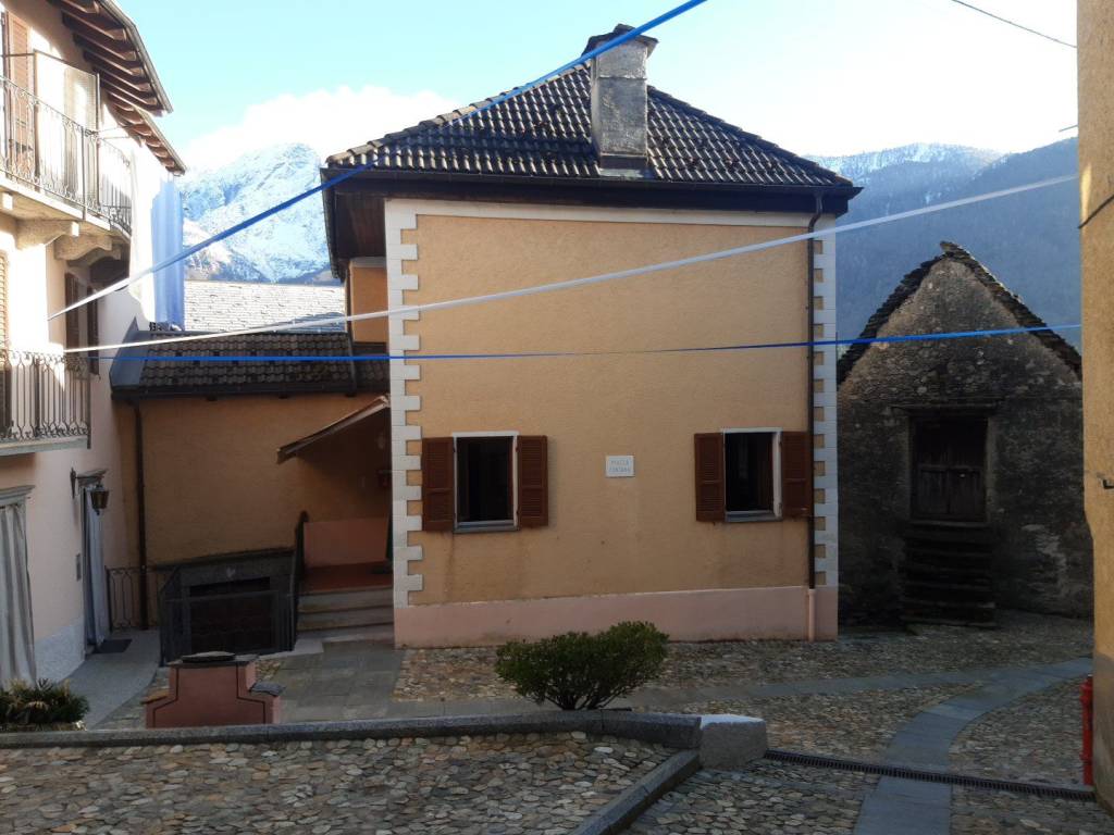 casa indipendente in vendita a Re