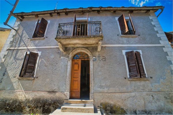 casa indipendente in vendita a Re