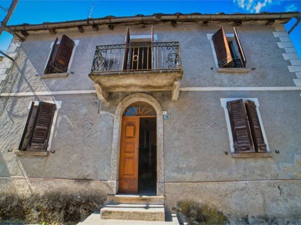 casa indipendente in vendita a Re