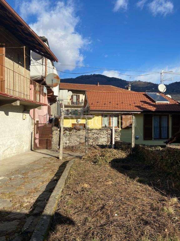 casa indipendente in vendita a San Bernardino Verbano in zona Bieno