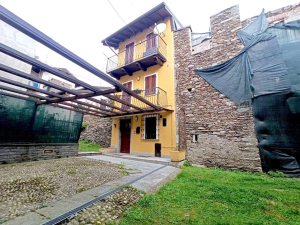 casa indipendente in vendita a San Bernardino Verbano in zona Santino