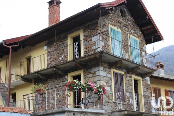 casa indipendente in vendita a San Bernardino Verbano in zona Rovegro