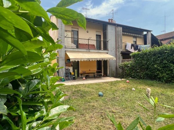 casa indipendente in vendita a San Bernardino Verbano in zona Santino