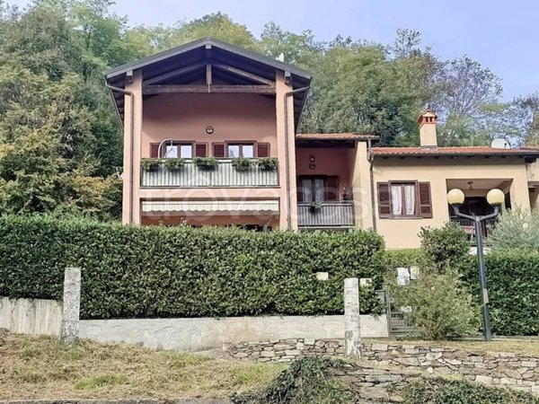 casa indipendente in vendita a San Bernardino Verbano in zona Bieno