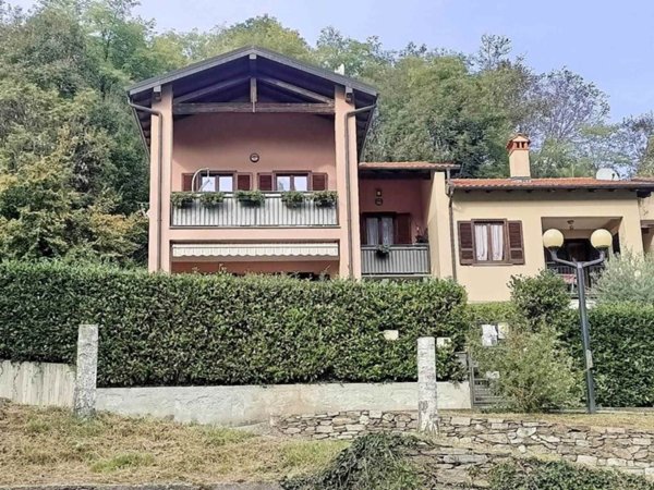 casa indipendente in vendita a San Bernardino Verbano in zona Bieno