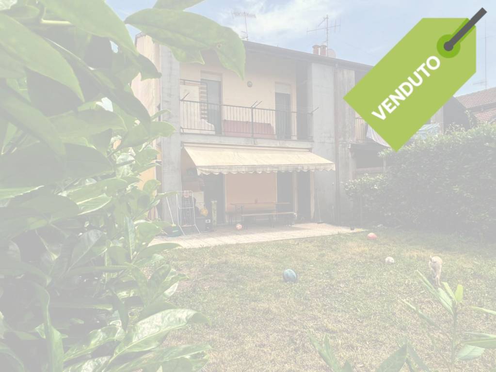 casa indipendente in vendita a San Bernardino Verbano in zona Santino