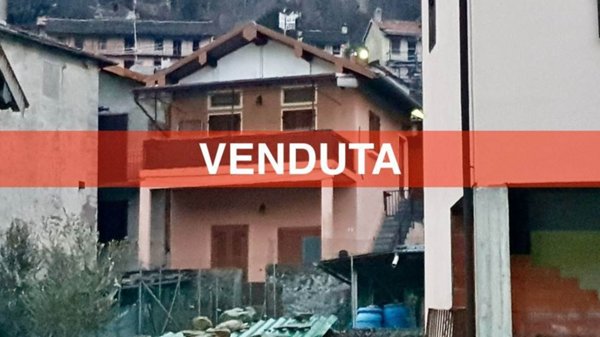 casa indipendente in vendita a San Bernardino Verbano in zona Rovegro