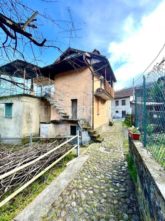 casa indipendente in vendita a San Bernardino Verbano in zona Rovegro