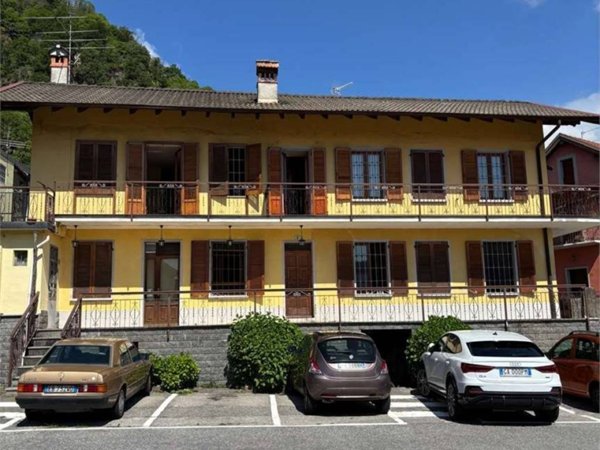 casa indipendente in vendita a San Bernardino Verbano in zona Rovegro