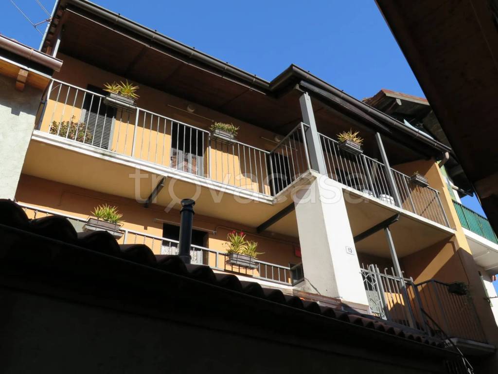 casa indipendente in vendita a San Bernardino Verbano in zona Santino