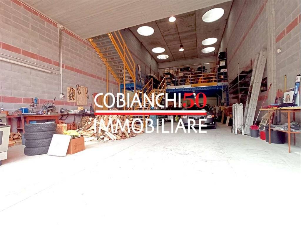 locale commerciale in vendita a San Bernardino Verbano in zona Santino