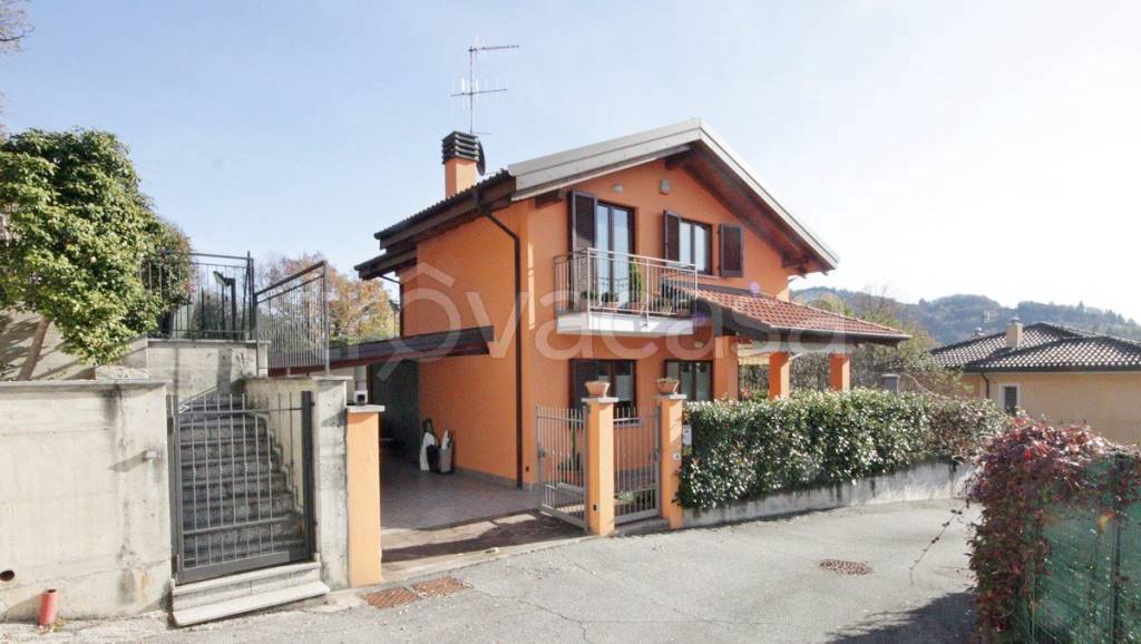 casa indipendente in vendita a San Bernardino Verbano