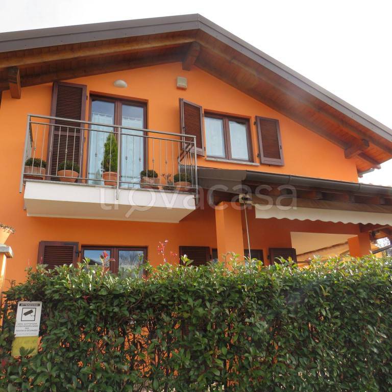 casa indipendente in vendita a San Bernardino Verbano in zona Bieno