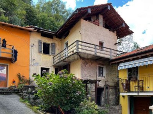 casa indipendente in vendita a San Bernardino Verbano in zona Santino