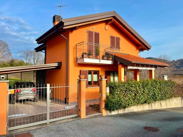 casa indipendente in vendita a San Bernardino Verbano in zona Bieno