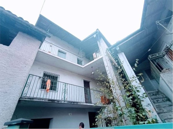 casa indipendente in vendita a San Bernardino Verbano in zona Santino