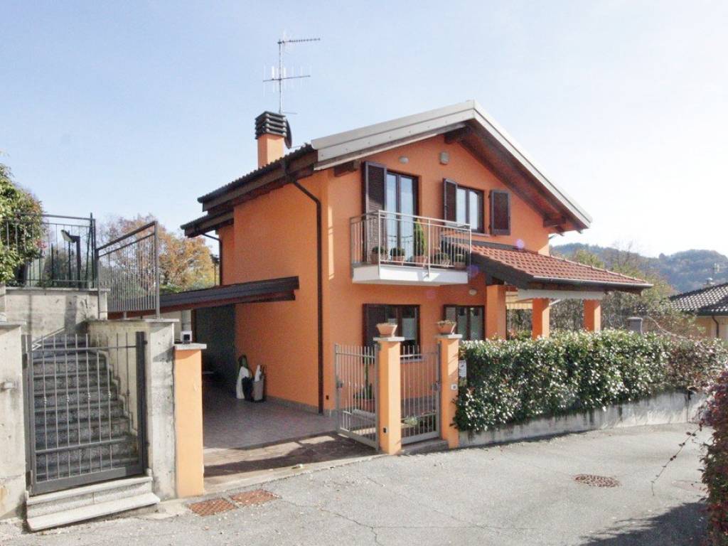 casa indipendente in vendita a San Bernardino Verbano