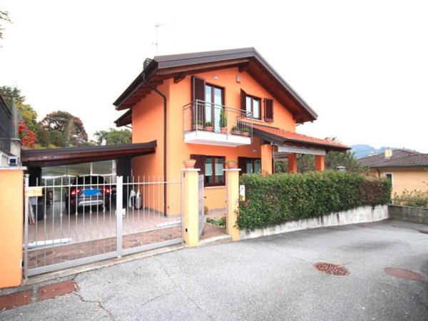 casa indipendente in vendita a San Bernardino Verbano in zona Bieno