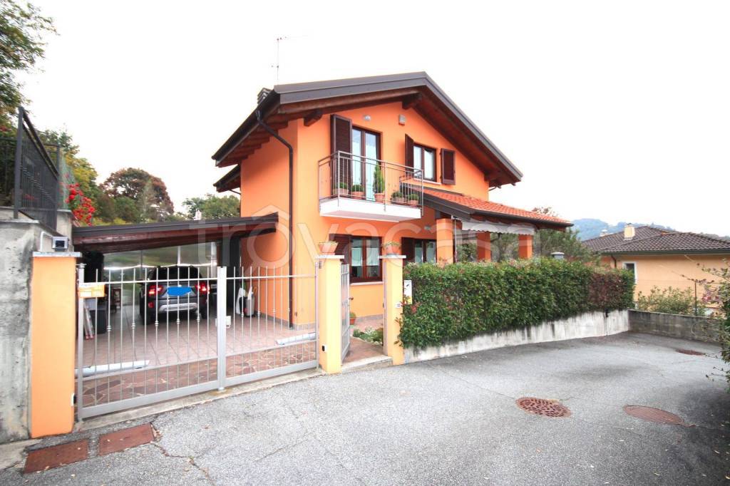 casa indipendente in vendita a San Bernardino Verbano in zona Bieno